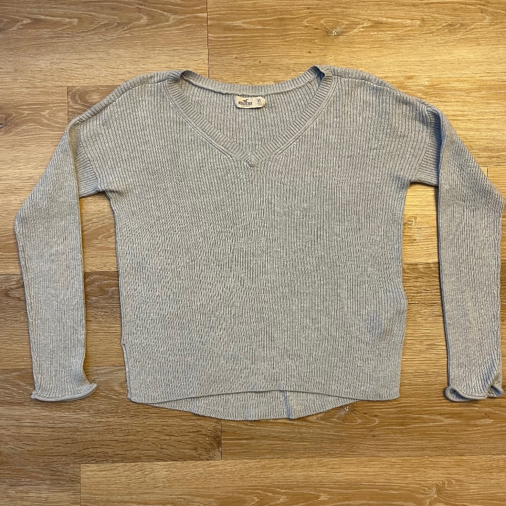 V-neck long sleeve sweater